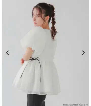 fitmore 크린클 시어 오간자 페플럼 톱 화이트