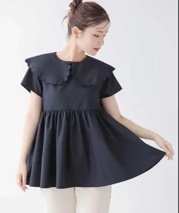 Fit more 핏모어 스칼롭 칼라 페플럼 블라우스 네이비