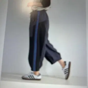 다크 그레이 사이드 스트라이프 와이드 팬츠