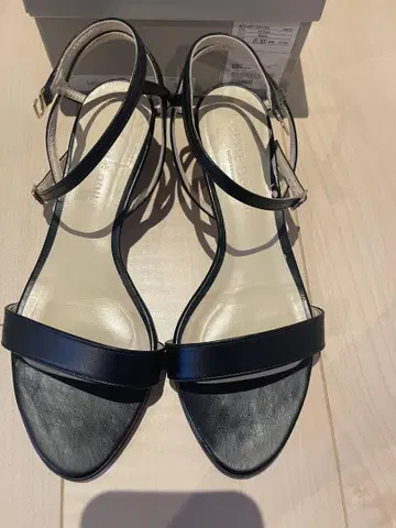 ODETTE E ODILE 오데뜨 앤 오딜 샌들