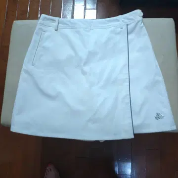 블랙 앤 화이트 스커트