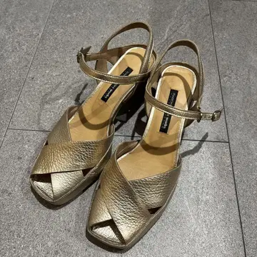 골드 오픈토 샌들