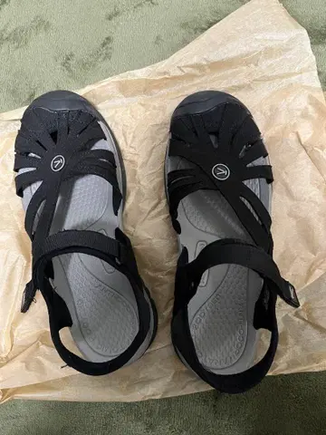 keen 로즈 샌들 24.0