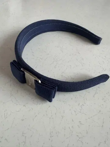 페라가모 ferragamo 네이비 리본 포함 머리띠