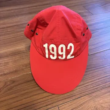 Brooklyn Basements 1992 롱 빌 캡 빨간색