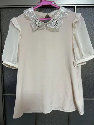 miia 꽃 자수 옷깃 시어 블라우스