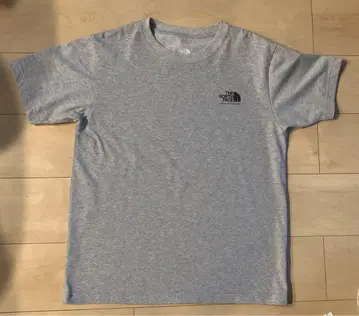 The North Face 그레이 T셔츠