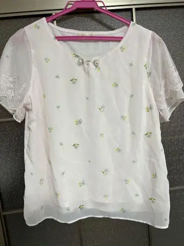 패턴 피오나 꽃무늬 펄 시어 블라우스
