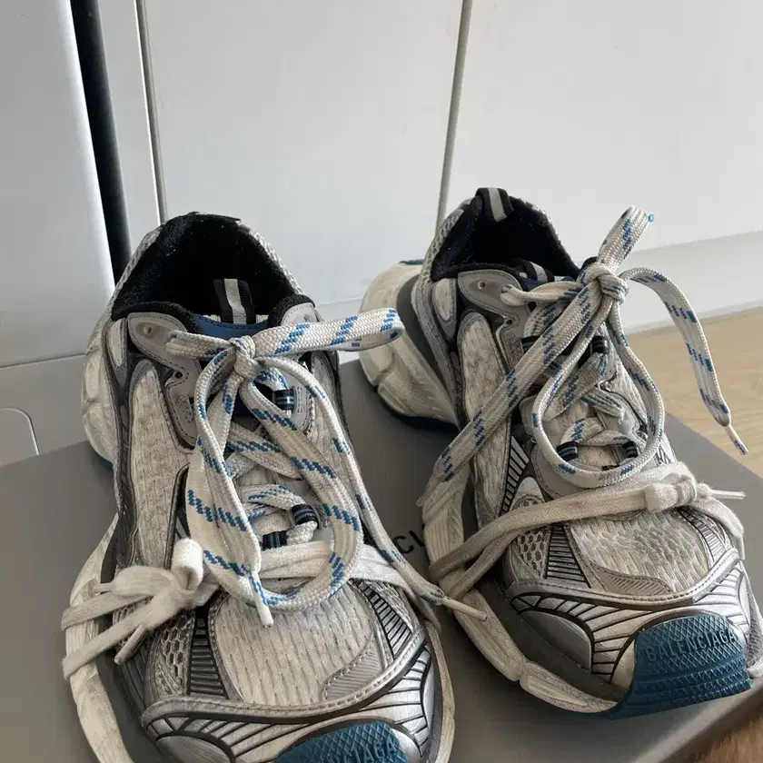 BALENCIAGA | 발렌시아가 Balenciaga 3XL Gray White Blue 42 on