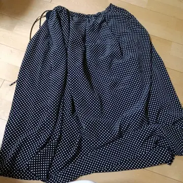 FRAMWORK 네이비 도트 무늬 플레어 스커트