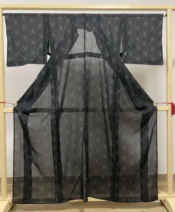 A 여름용 마의 잎 무늬 검은색 합성 섬유 로 사 소문 기모노