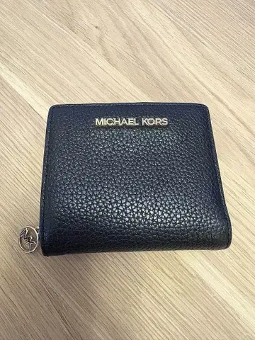 MICHAEL KORS 블랙 접이식 지갑 새상품급
