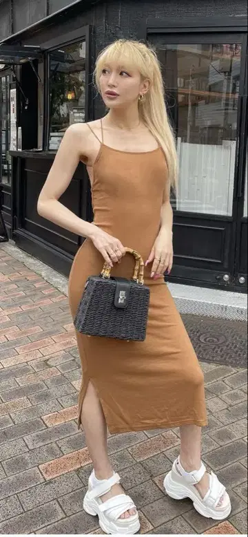 브라운 캐미 원피스 측면 슬릿