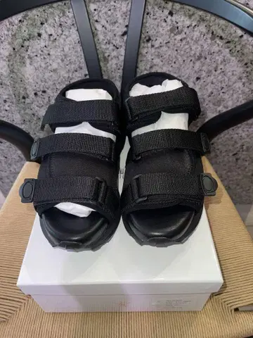 블랙 스포츠 샌들 비브람 솔