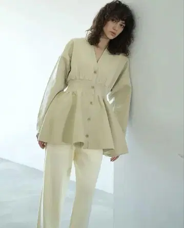 CLANE 클라네 WAIST SHAPE PEPLUM CARDIGAN