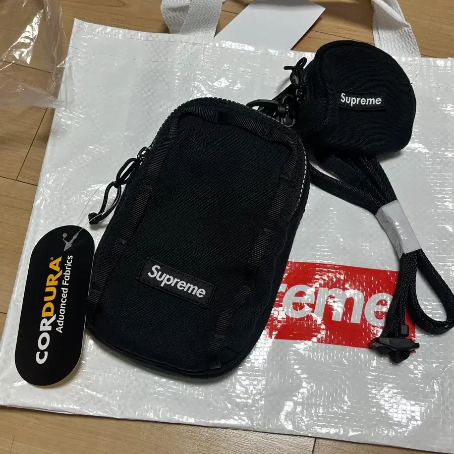 Supreme camera bag + mini pouchカッコよいです SUPREME ポーチ
