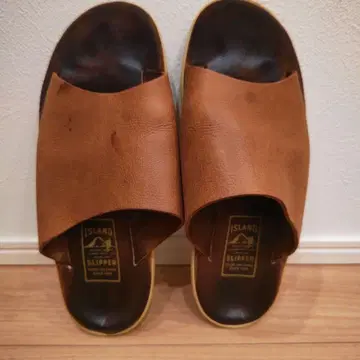 ISLAND SLIPPER 가죽 샌들