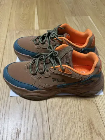 FILA 스니커즈 센트치히로치치 콜라보