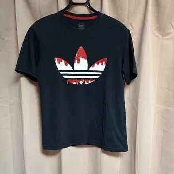 새상품급 레어템 아디다스 x 캬리 파뮤파뮤 T셔츠 adidas