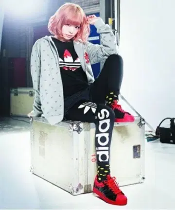 새상품급 레어템 아디다스 x 캬리 파뮤파뮤 T셔츠 adidas