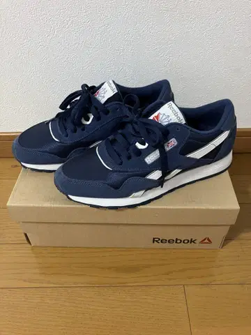 Reebok 네이비 스니커즈 박스 포함