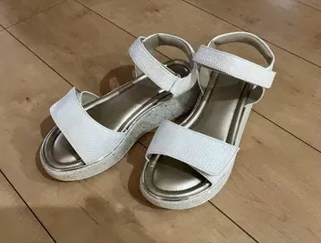 글리터 두꺼운 밑창 벨크로 샌들 (화이트)