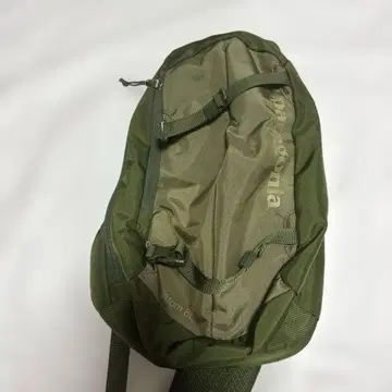 파타고니아 숄더백 아톰 8L