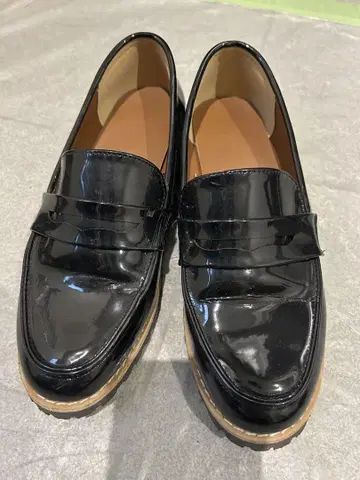 블랙 로퍼 광택 마감