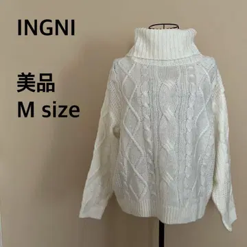 [새상품급] INGNI 터틀넥 니트탑 케이블 짜임 스웨터 화이트