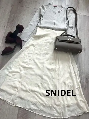 [스나이델] SNIDEL 플로키 하이웨스트 플레어 스커트 꽃무늬