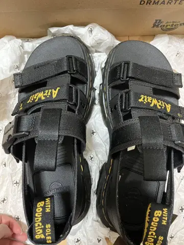 Dr. Martens 블랙 스포츠 샌들