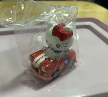 헬로키티 미니카 빨간색 토미카