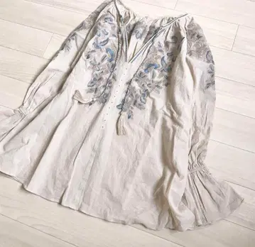 예나 라메 자수 블라우스