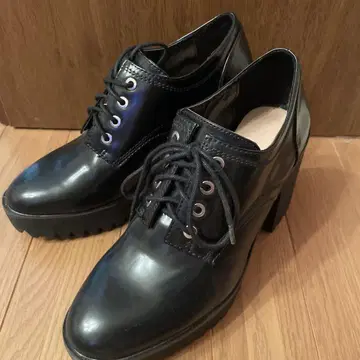 ZARA 블랙 레이스업 통굽 부츠 36 사이즈