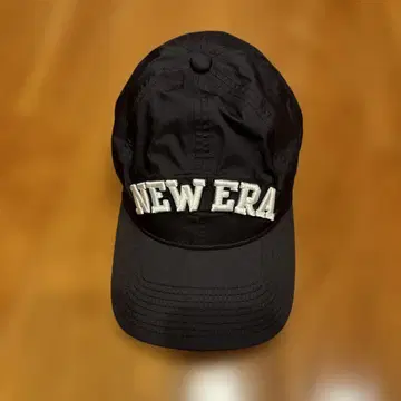 NEW ERA 블랙 레인 캡