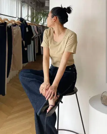 시루무린 서클넥 티셔츠
