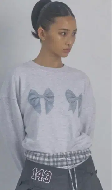 SCULPTOR bowbowsweatshirt 리본 그레이 스웨트셔츠