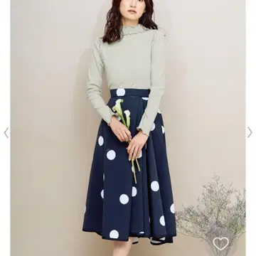 노엘라 대형 도트 플레어 스커트