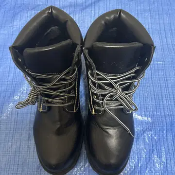 블랙 부츠