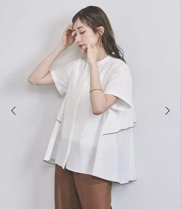 UNITED ARROWS 백 플레어 숏 슬리브 블라우스