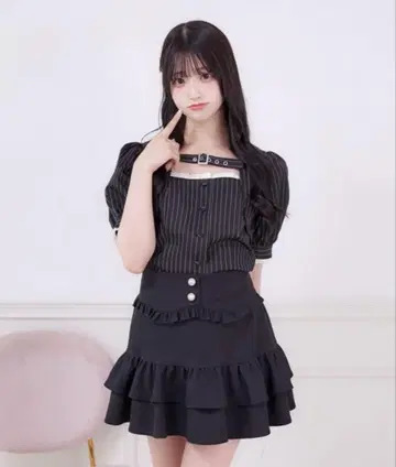 팔 엘피 벨트 장식 스트라이프 퍼프 소매 블라우스 블랙