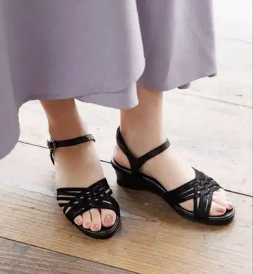 시착만 해본 히미코 워터 마사지 웨지 힐 샌들 (23cm)