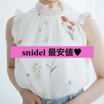 SNIDEL 노스리 백 리본 프린트 블라우스
