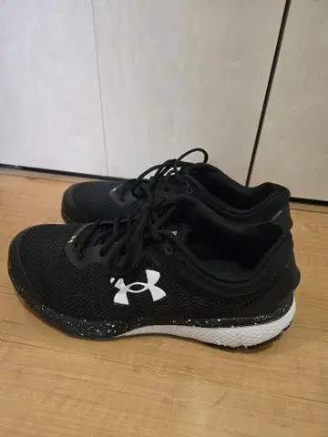 Under Armour 러닝화 블랙/화이트