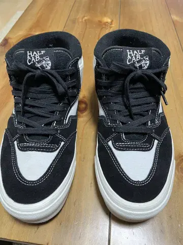 Vans Half Cab 블랙/화이트 스니커즈