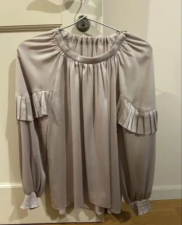 ROBE 로브 프릴 샴페인색 블라우스