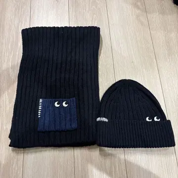 ANYA HINDMARCH 네이비 비니 스카프 세트