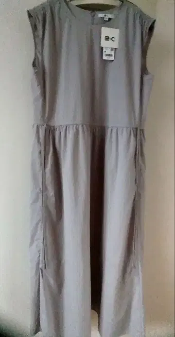 신품 유니클로 C 주름 원피스