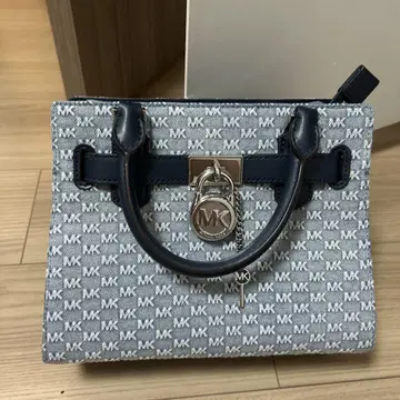 마이클 코어스 모노그램 숄더 백