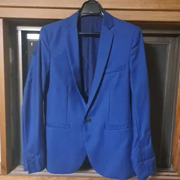 파란색 테일러드 재킷 싱글 버튼
